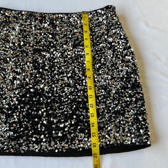 NWT - H&M Velvet Silver Sequined Mini Skirt - Picture 6 of 8